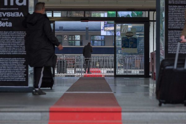 web-copyright_laurianghinitoiu_viceversa_linia_s_02 web-copyright_laurianghinitoiu_viceversa_linia_s_02